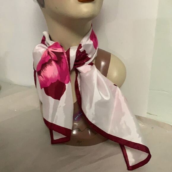 NWOT EXCLUSIVE DESIGN ACETATE ROLL HEM‎ FLORAL SCARF - Picture 4 of 6